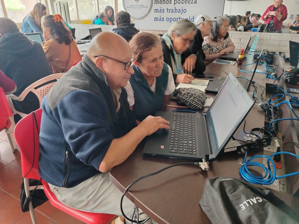 Personas_Alfabetización Diigtal Adultos Mayores 3